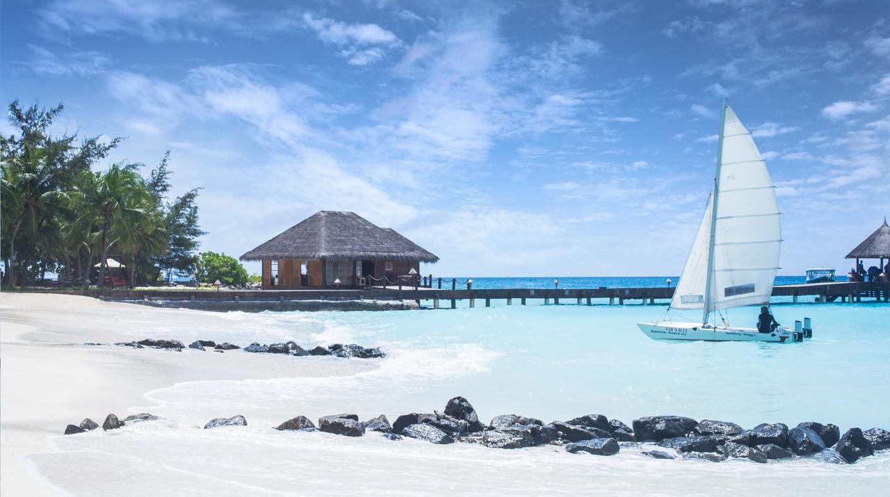 Taj Coral Reef Resort & Spa Hembadhu Island Exterior photo