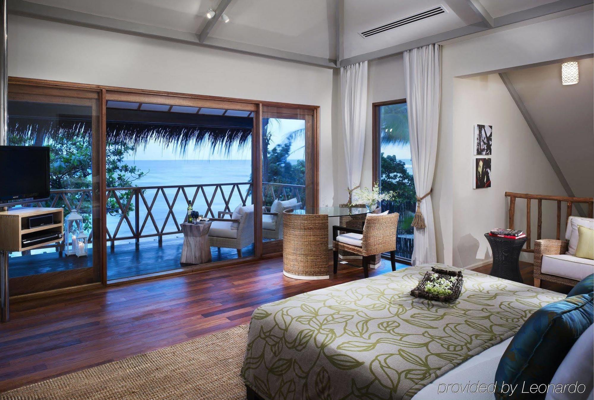 Taj Coral Reef Resort & Spa Hembadhu Island Room photo